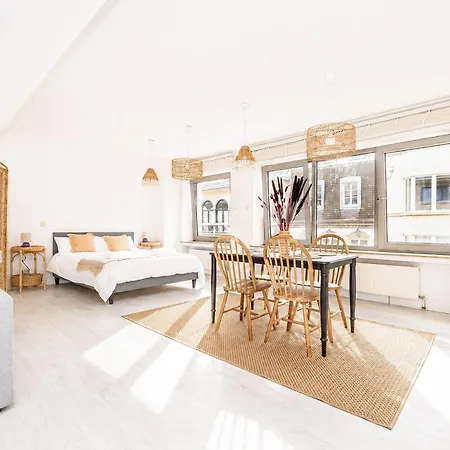 Grand Rue - Sleeps 5 *