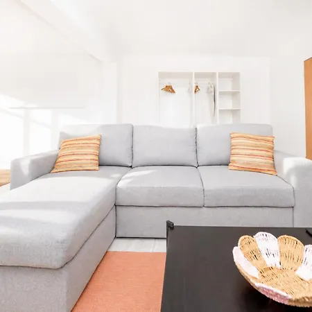 Grand Rue - Sleeps 5