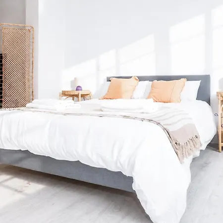 Grand Rue - Sleeps 5 *